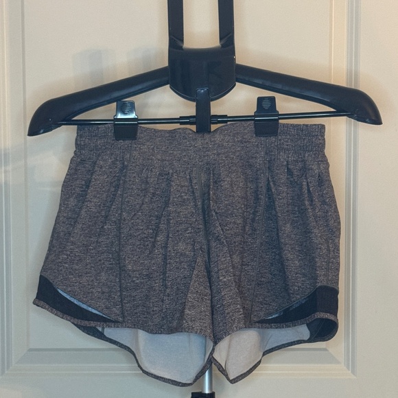 Lululemon Hotty Hot Shorts – Heathered Grey – Size 8 - Picture 1 of 2